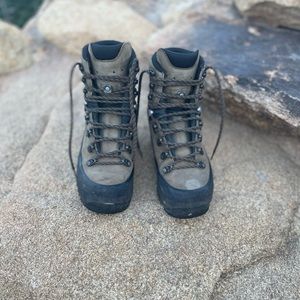 Lowa Goretex Vibran hiking/hunting boots Mens size 8